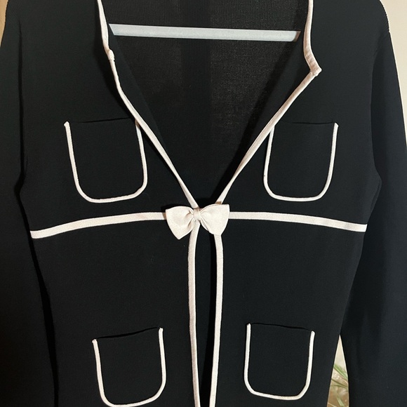 BCBGMaxAzria L GORGEOUS Black/White Cardigan BowHook/Eye Closure.Slit Bell Cuffs - Picture 3 of 6